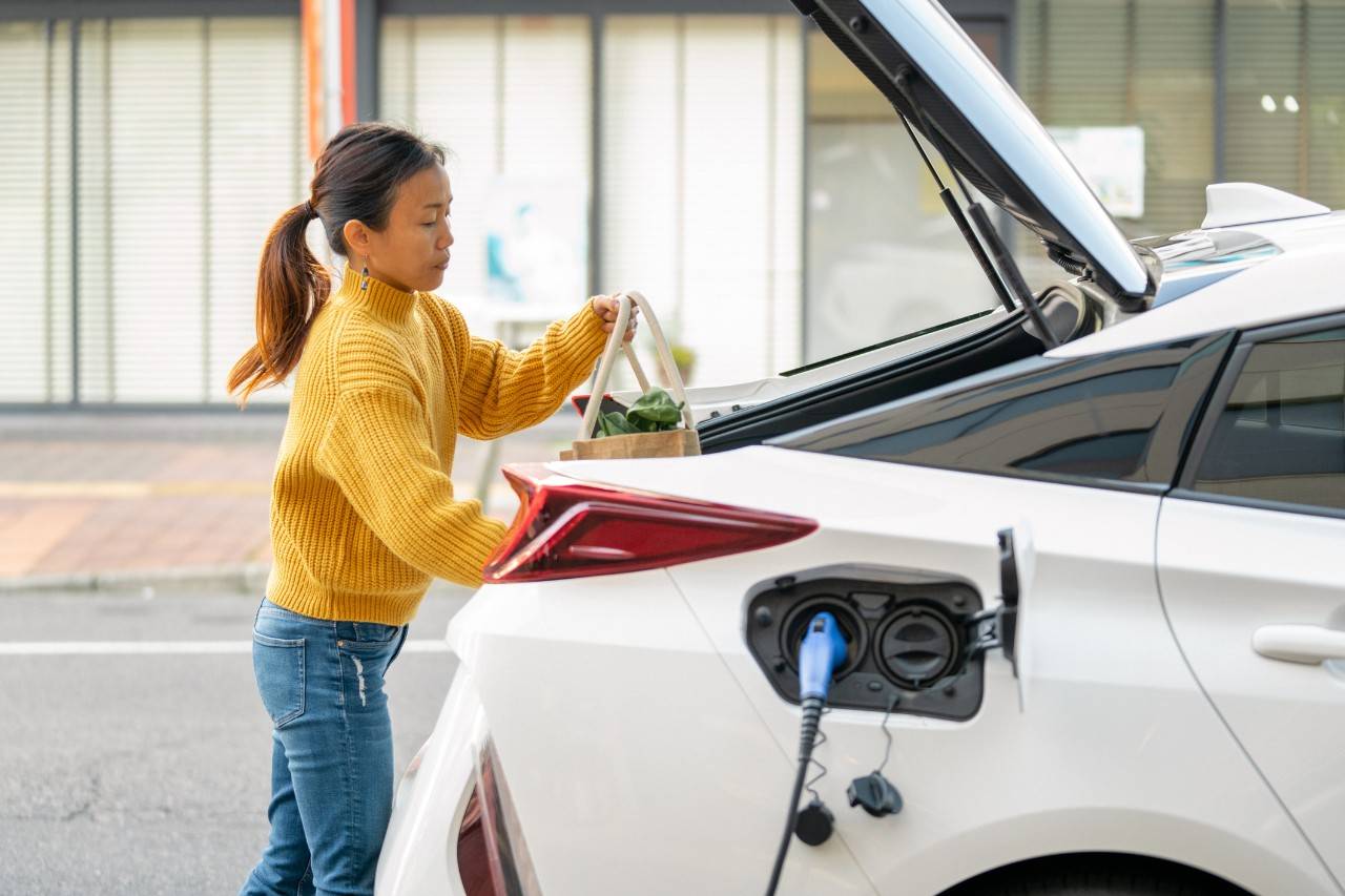 qué necesito para cargar un coche electrico en casa