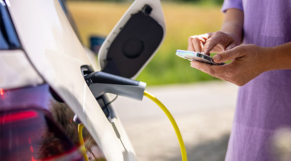 Consejos para ahorrar al cargar tu vehículo eléctrico