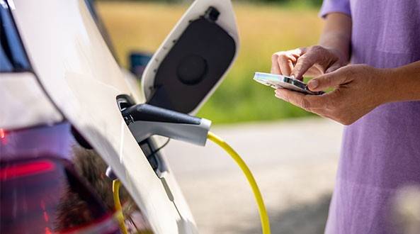 6 consejos para ahorrar al máximo con tu coche eléctrico