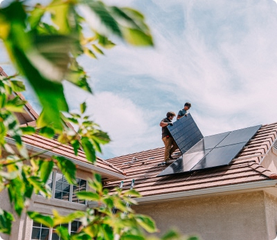 instalando paneles solares